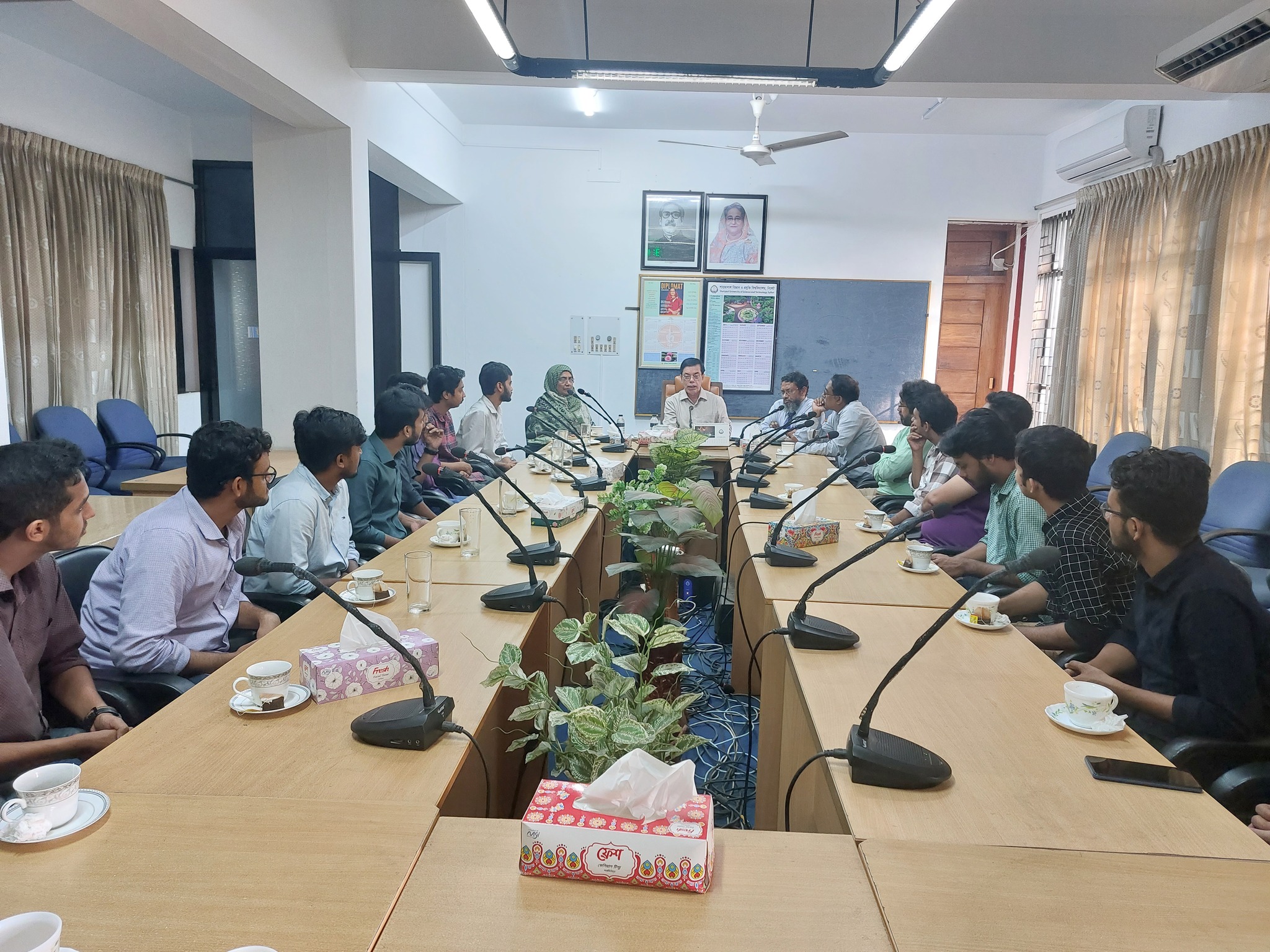 শাবিপ্রবির উপাচার্য অধ্যাপক ফরিদ উদ্দিন আহমেদের সাথে শাবি প্রেসক্লাবের নবগঠিত কমিটির সৌজন্য সাক্ষাৎ